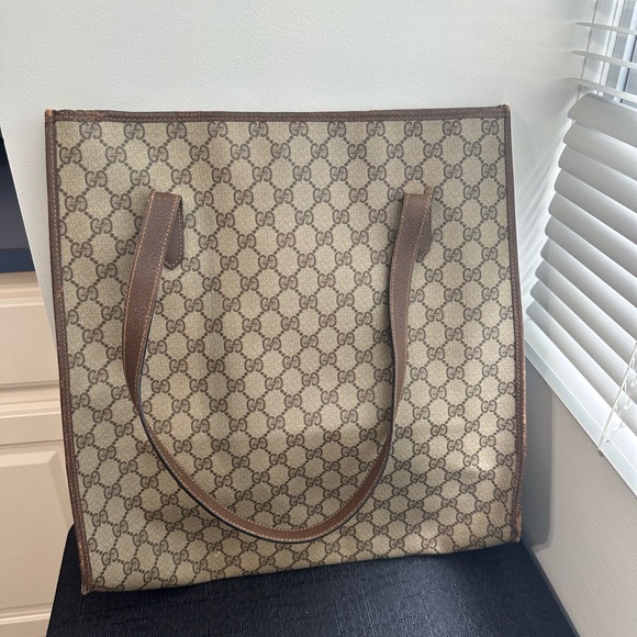 Gucci Supreme Monogrammed Tote - Picture 4 of 7